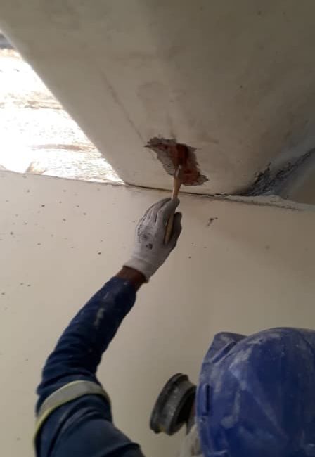 Onde e como tratar ferragem exposta de telhas de concreto?