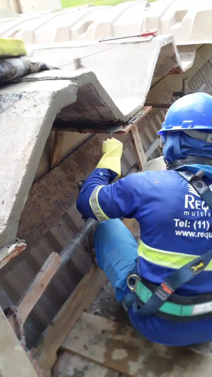 Faça o reparo de vazamento em telhados com a Requinte