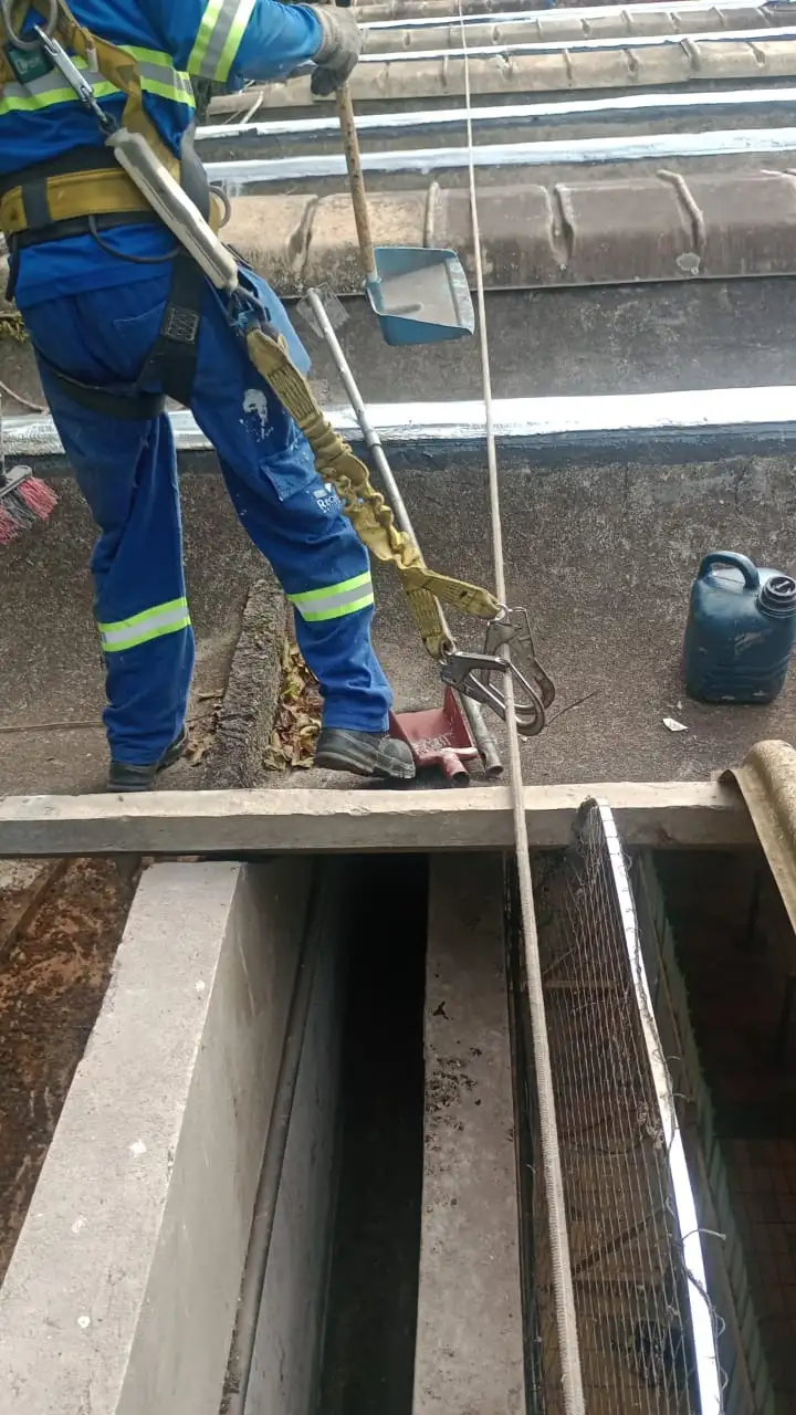 Limpeza De Calha Pré-Fabricada